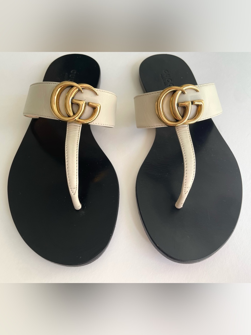 Gucci Marmont GG Logo Flat Cream Leather Thong Sandals Size 35.5 US 5.5 Women’s